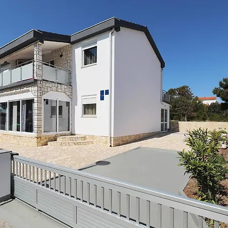 Nella Apartmán