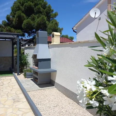 Nella Apartmán